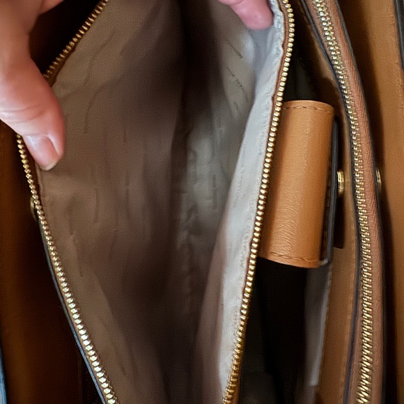 Michael Kors handbag, camel, leather, comes w/shoulder strap, 13”wide, 9.5”deep - Picture 9 of 11